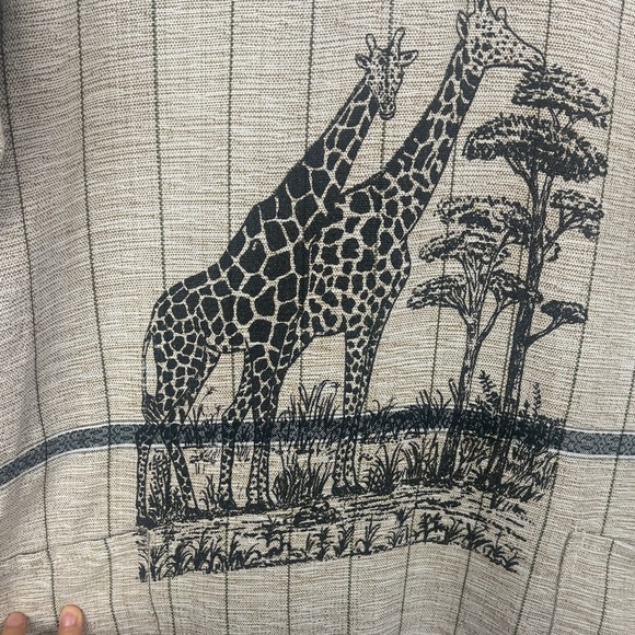 African Unisex Tan Woven Kikoy Short Sleeve Tunic with Giraffe Design - Picture 5 of 11